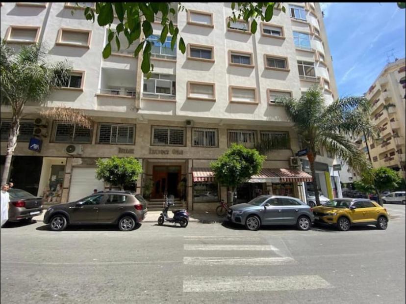 Appartement Elegant Et Climatise Au Centre Avec Terrasse - Proche Plage Et Attractions ! 탕헤르 외부 사진