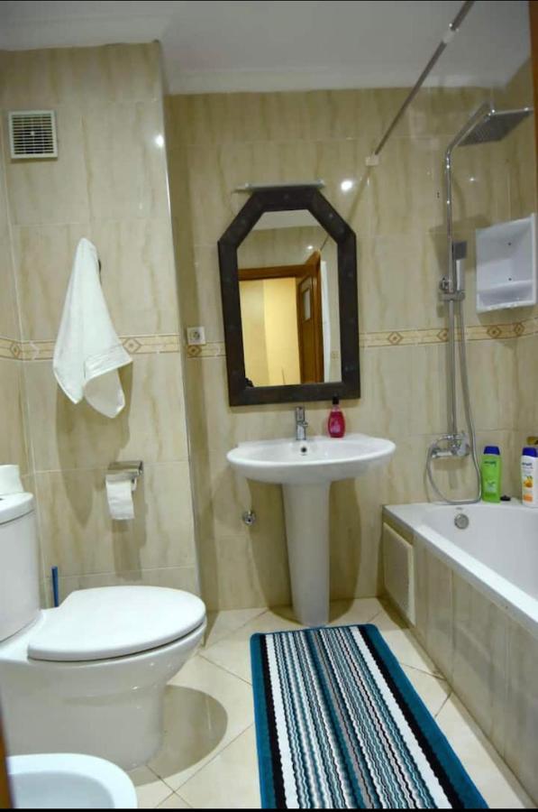 Appartement Elegant Et Climatise Au Centre Avec Terrasse - Proche Plage Et Attractions ! 탕헤르 외부 사진