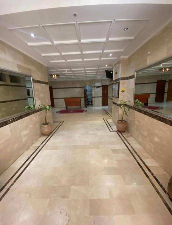 Appartement Elegant Et Climatise Au Centre Avec Terrasse - Proche Plage Et Attractions ! 탕헤르 외부 사진